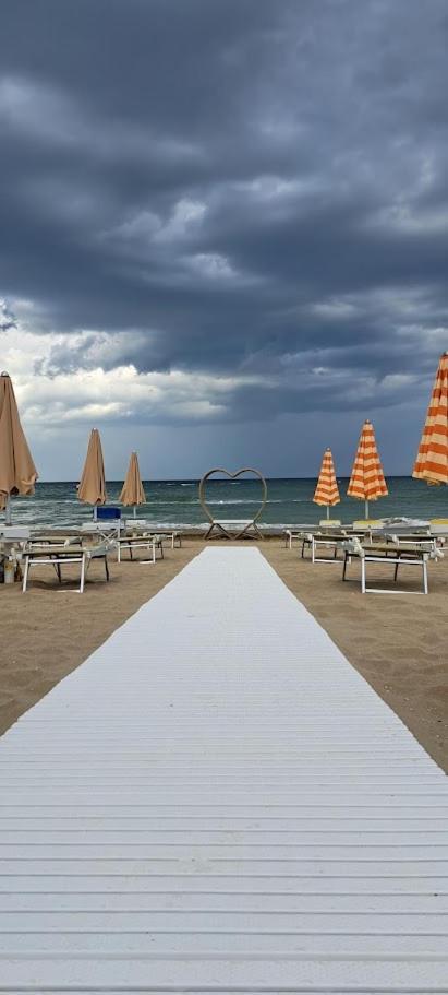 Hotel Caravel Marotta Exterior foto