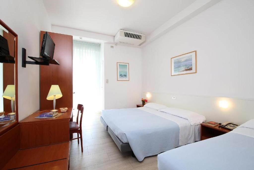 Hotel Caravel Marotta Exterior foto