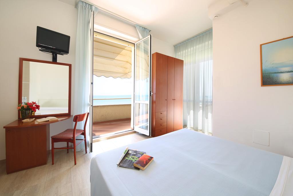 Hotel Caravel Marotta Exterior foto